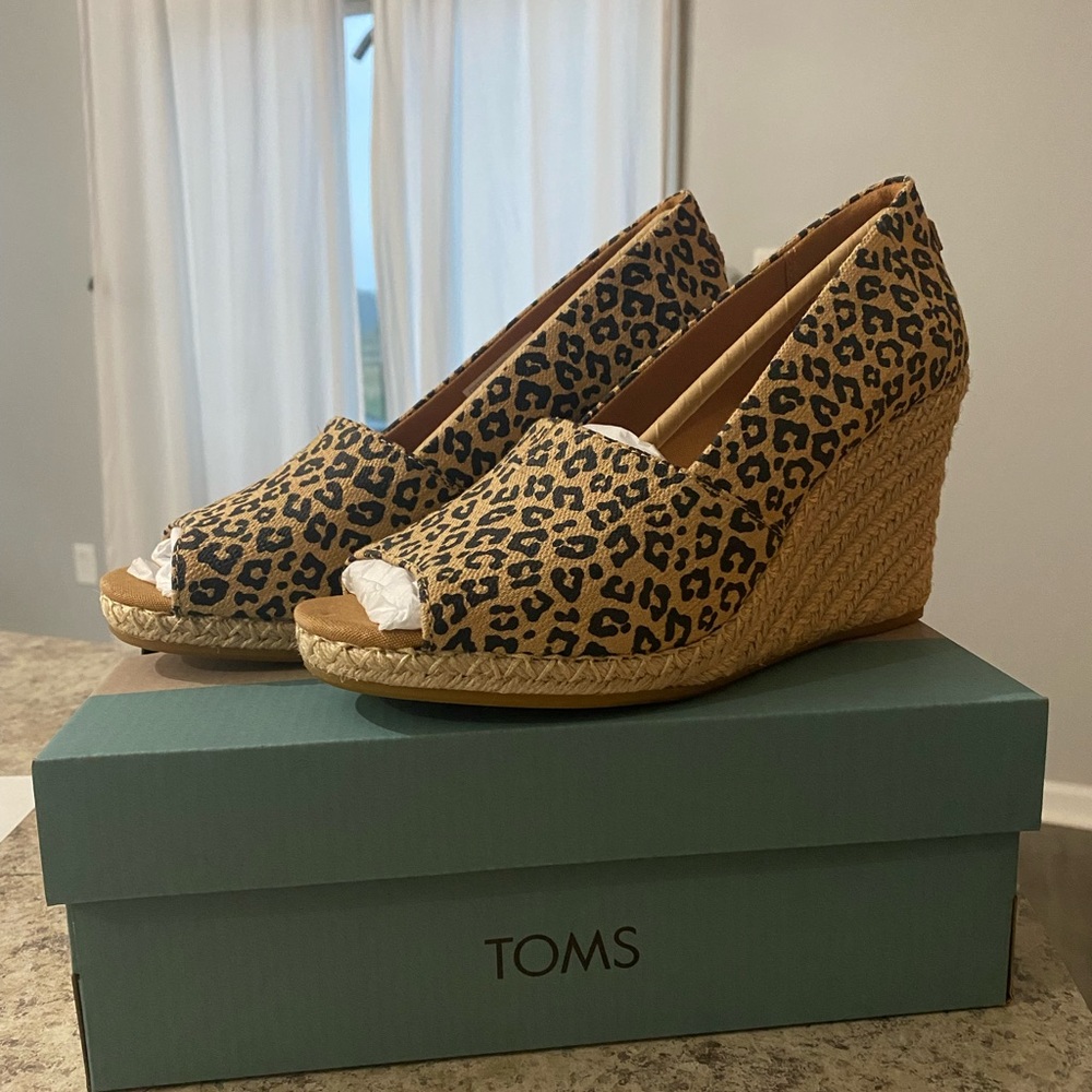 TOMS Michelle leopard wedge